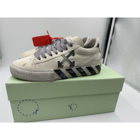 Athletic_Shoes